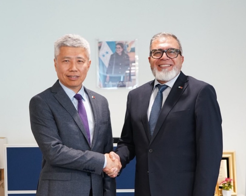  

Ministro de Desarrollo Económico Fredis Cerrato recibe al embajador de China y fortalecen lazos bilaterales